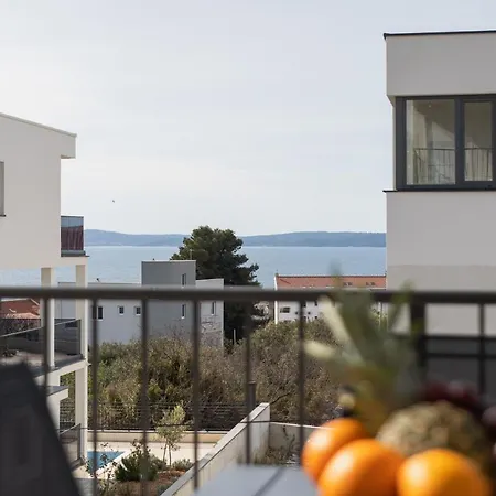 Jana Apartman *